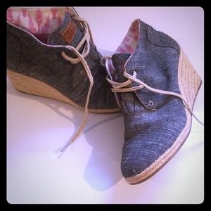 Toms Wedges/Boots Size 8. Very good condition!